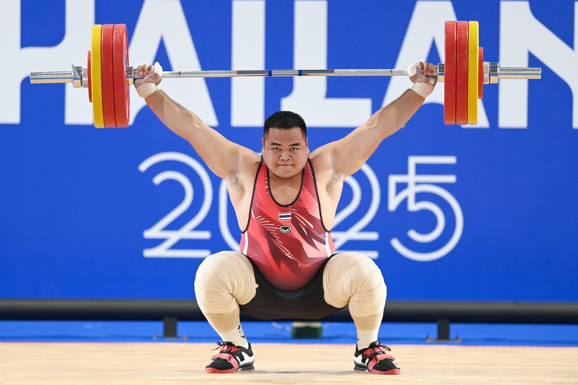 HCV vụt khỏi tay, lực sĩ Thái Lan khóc nghẹn trước bản lĩnh Việt Nam - 3