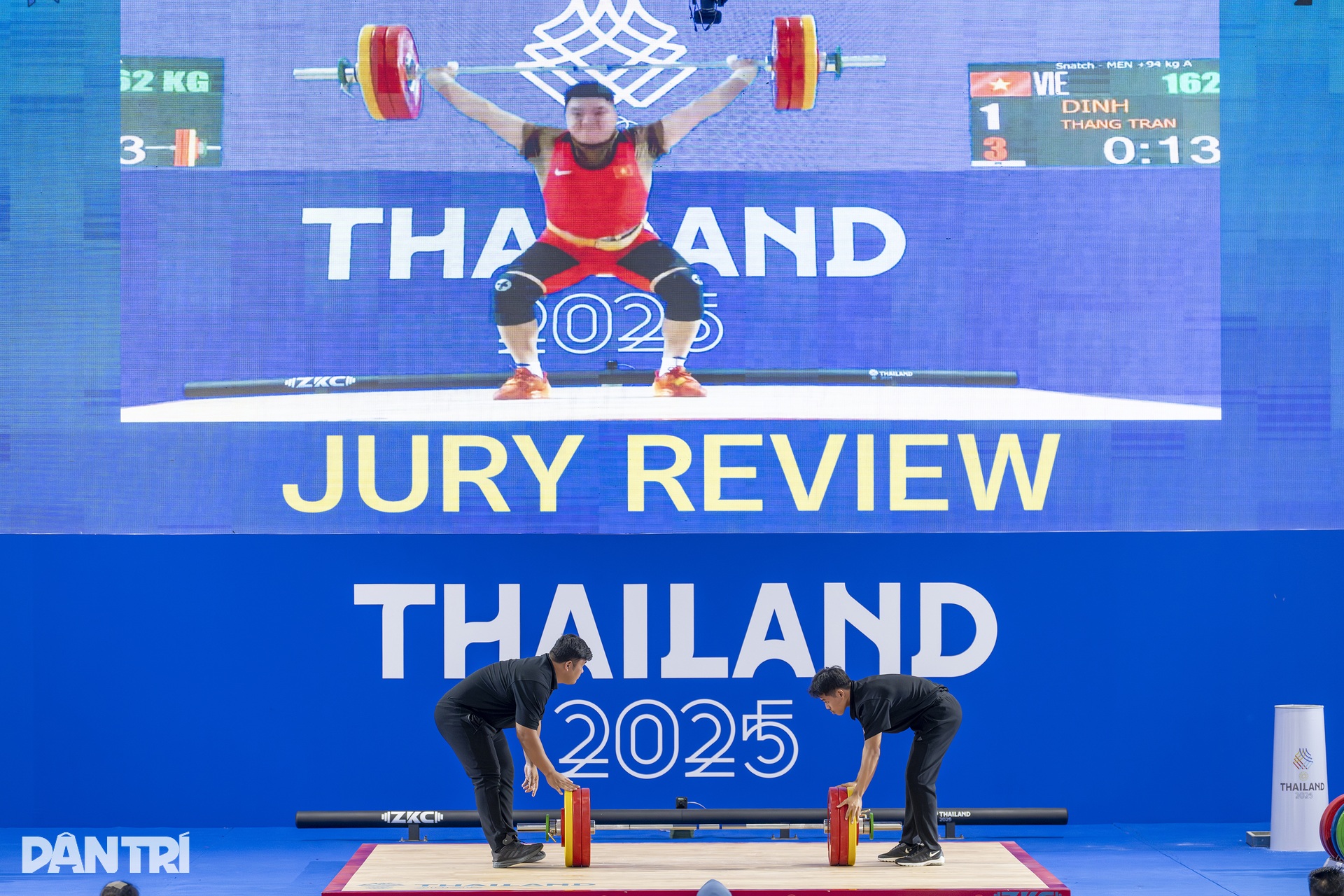 HCV vụt khỏi tay, lực sĩ Thái Lan khóc nghẹn trước bản lĩnh Việt Nam - 6