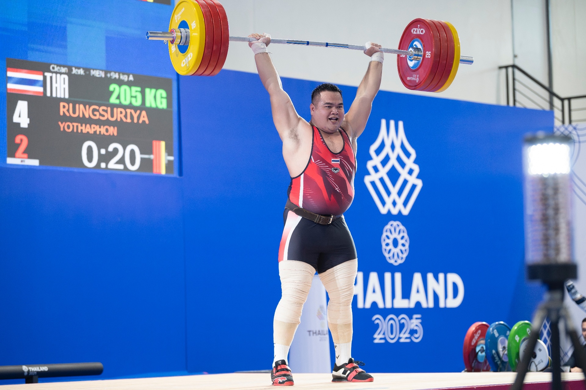 HCV vụt khỏi tay, lực sĩ Thái Lan khóc nghẹn trước bản lĩnh Việt Nam - 7