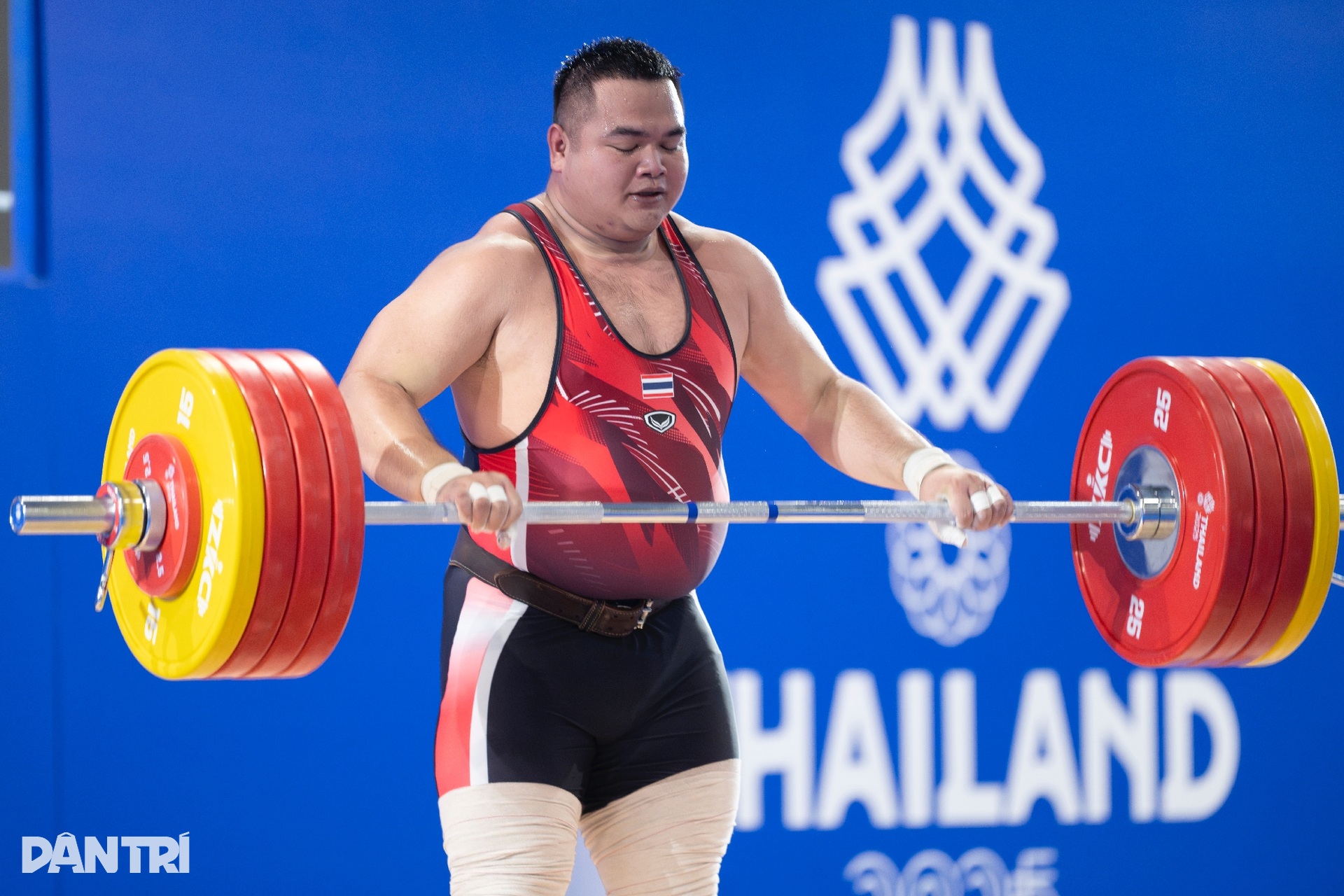 HCV vụt khỏi tay, lực sĩ Thái Lan khóc nghẹn trước bản lĩnh Việt Nam - 8
