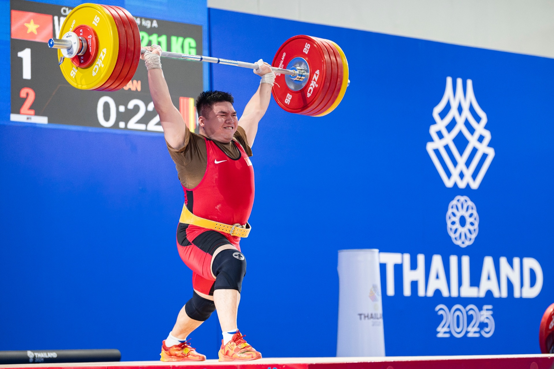 HCV vụt khỏi tay, lực sĩ Thái Lan khóc nghẹn trước bản lĩnh Việt Nam - 10