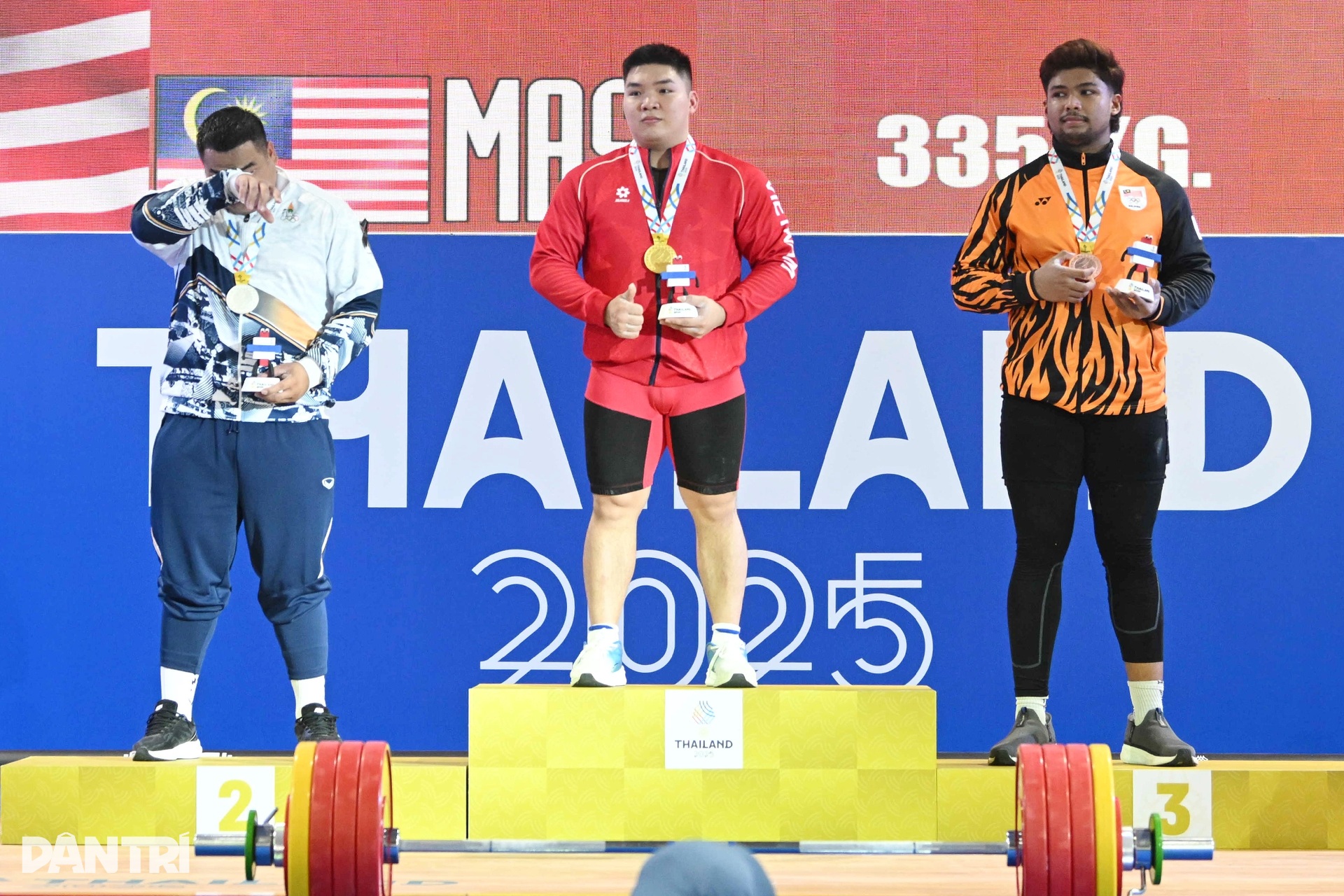 HCV vụt khỏi tay, lực sĩ Thái Lan khóc nghẹn trước bản lĩnh Việt Nam - 11