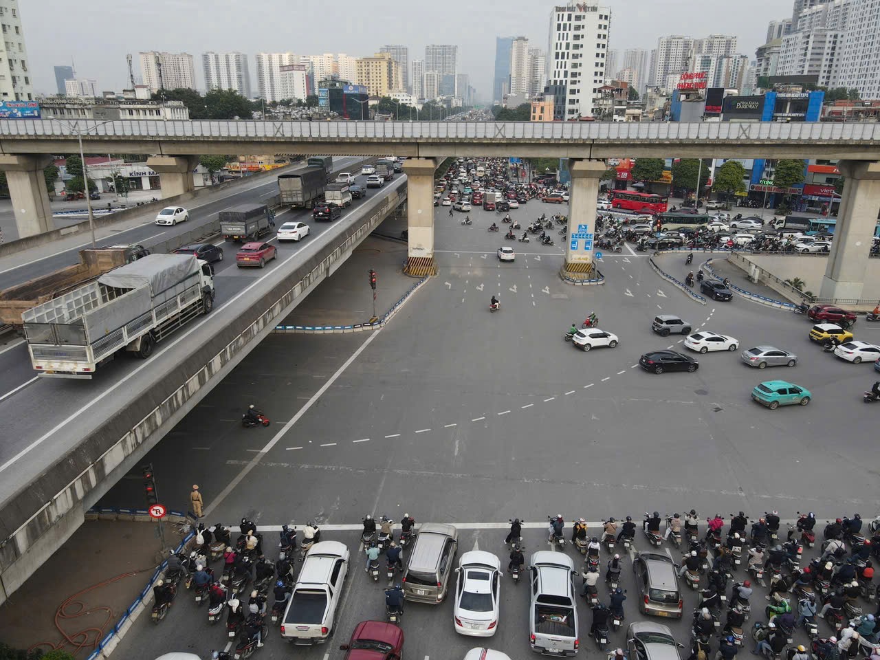 5 ngày camera AI phát hiện 759 trường hợp vi phạm, chủ yếu là vượt đèn đỏ- Ảnh 3.