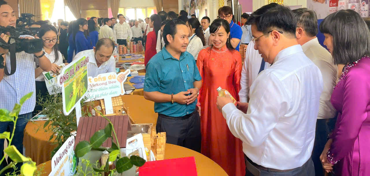 Đào tạo kỹ năng số cho thanh niên dân tộc thiểu số 3 Đào tạo kỹ năng số cho thanh niên dân tộc thiểu số - Ảnh 3.