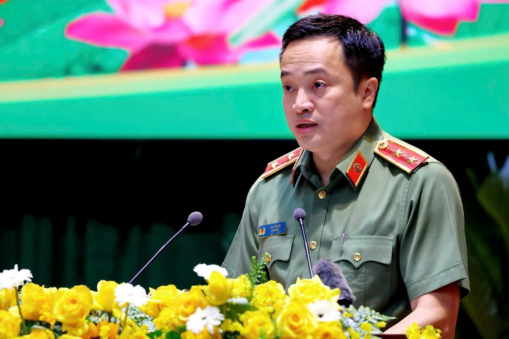 Trung tướng Mai Hoàng - Giám đốc Công an Thành phố Hồ Chí Minh tiếp thu ý kiến chỉ đạo và phát động phong trào thi đua “Vì An ninh Tổ quốc” năm 2026 Trung tướng Mai Hoàng - Giám đốc Công an Thành phố Hồ Chí Minh tiếp thu ý kiến chỉ đạo và phát động phong trào thi đua “Vì An ninh Tổ quốc” năm 2026