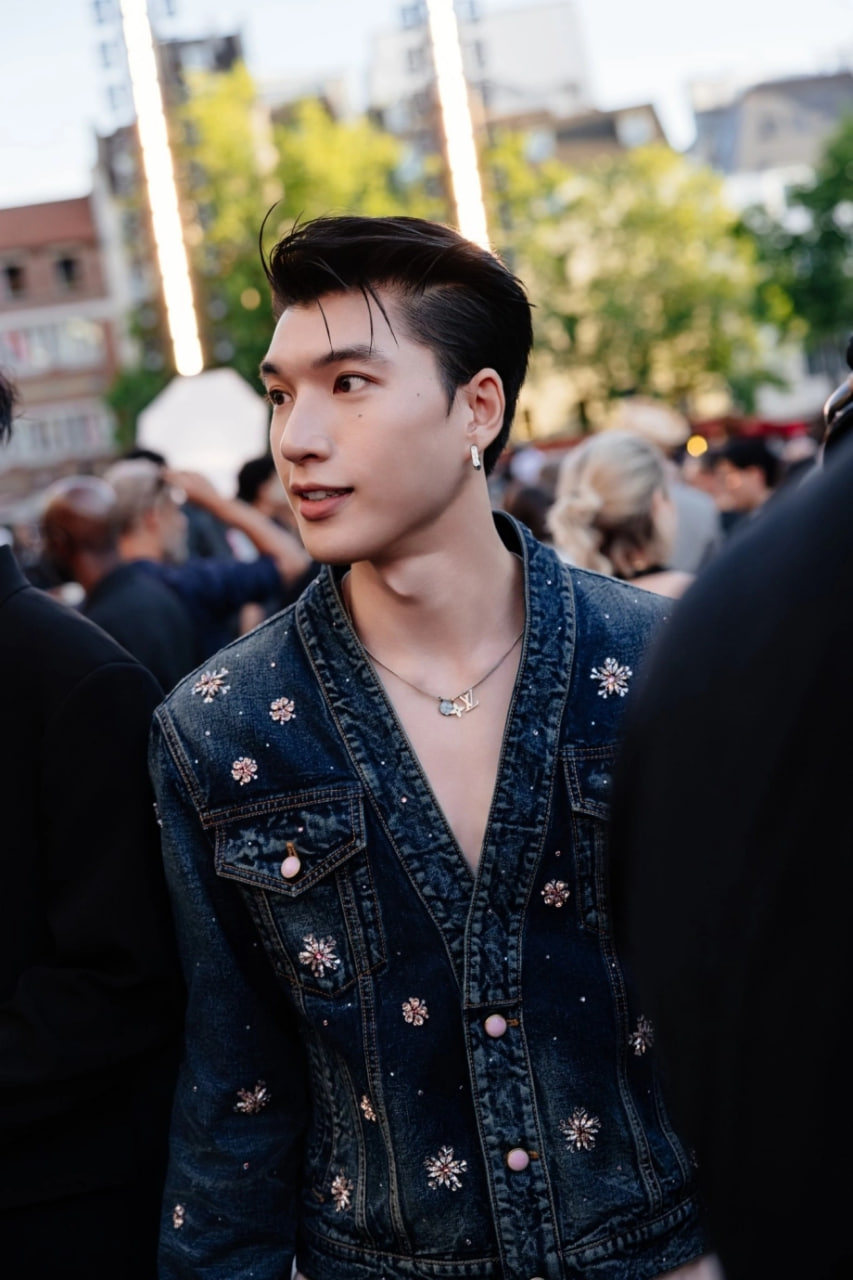 HIEUTHUHAI và Calvin Klein: Khi tranh cãi và ganh ghét tạo nên biểu mẫu của sự thành công- Ảnh 3. HIEUTHUHAI và Calvin Klein: Khi tranh cãi và ganh ghét tạo nên biểu mẫu của sự thành công- Ảnh 3.