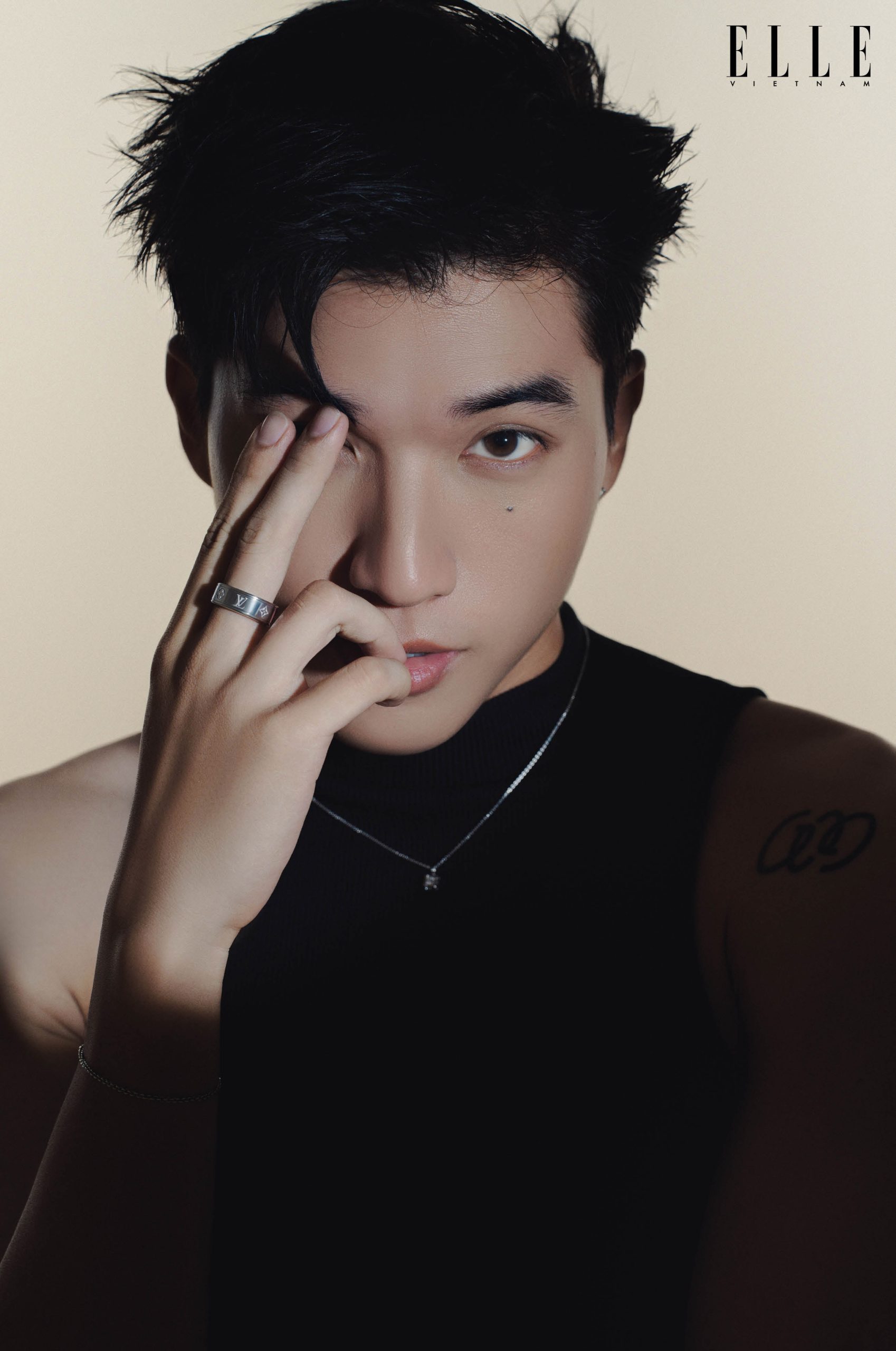 HIEUTHUHAI và Calvin Klein: Khi tranh cãi và ganh ghét tạo nên biểu mẫu của sự thành công- Ảnh 13. HIEUTHUHAI và Calvin Klein: Khi tranh cãi và ganh ghét tạo nên biểu mẫu của sự thành công- Ảnh 13.