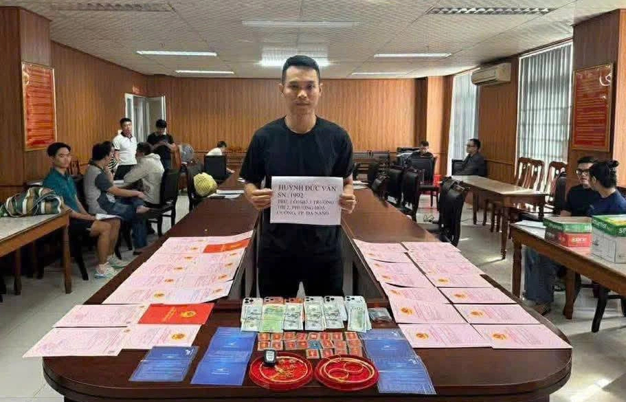 Lật mặt ông trùm đường dây lừa đảo tiền ảo nghìn tỉ 3 Từ 'doanh nhân trẻ thành đạt' đến ông trùm đường dây lừa đảo tiền ảo nghìn tỉ - Ảnh 3.