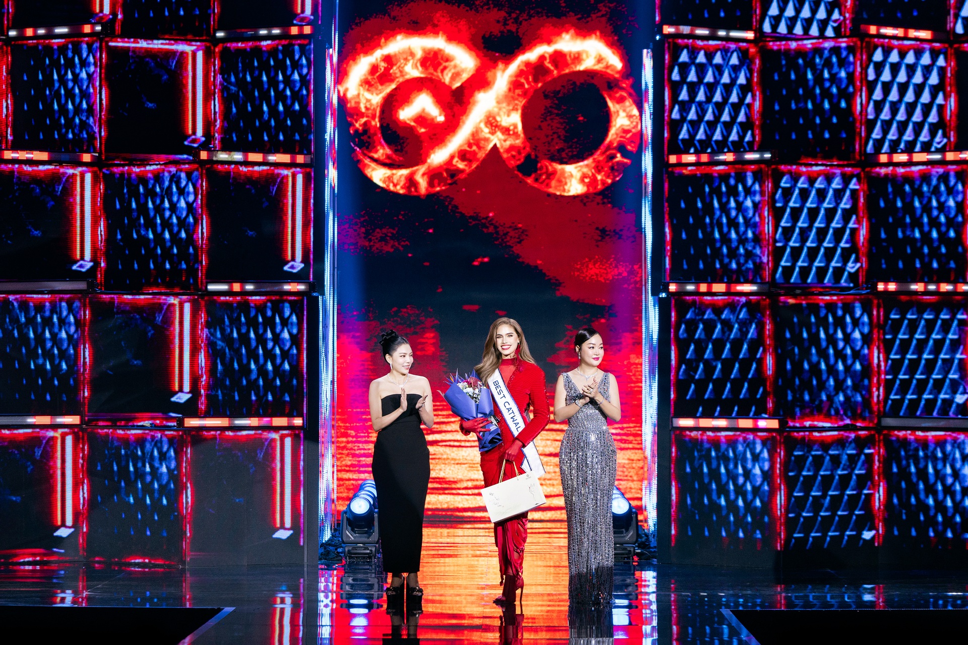 Dàn người đẹp quốc tế diện bikini, khoe dáng nóng bỏng ở bán kết Miss Cosmo - 14 Dàn người đẹp quốc tế diện bikini, khoe dáng nóng bỏng ở bán kết Miss Cosmo - 14