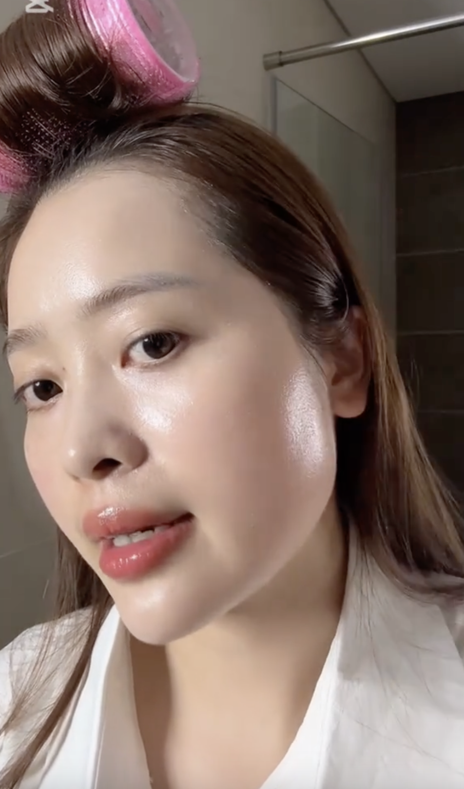 Tuýp kem của hội “giàu nhưng lười”: Cấp ẩm phục hồi da, nâng tone, một lớp mỏng cũng khiến da mịn mướt- Ảnh 5.