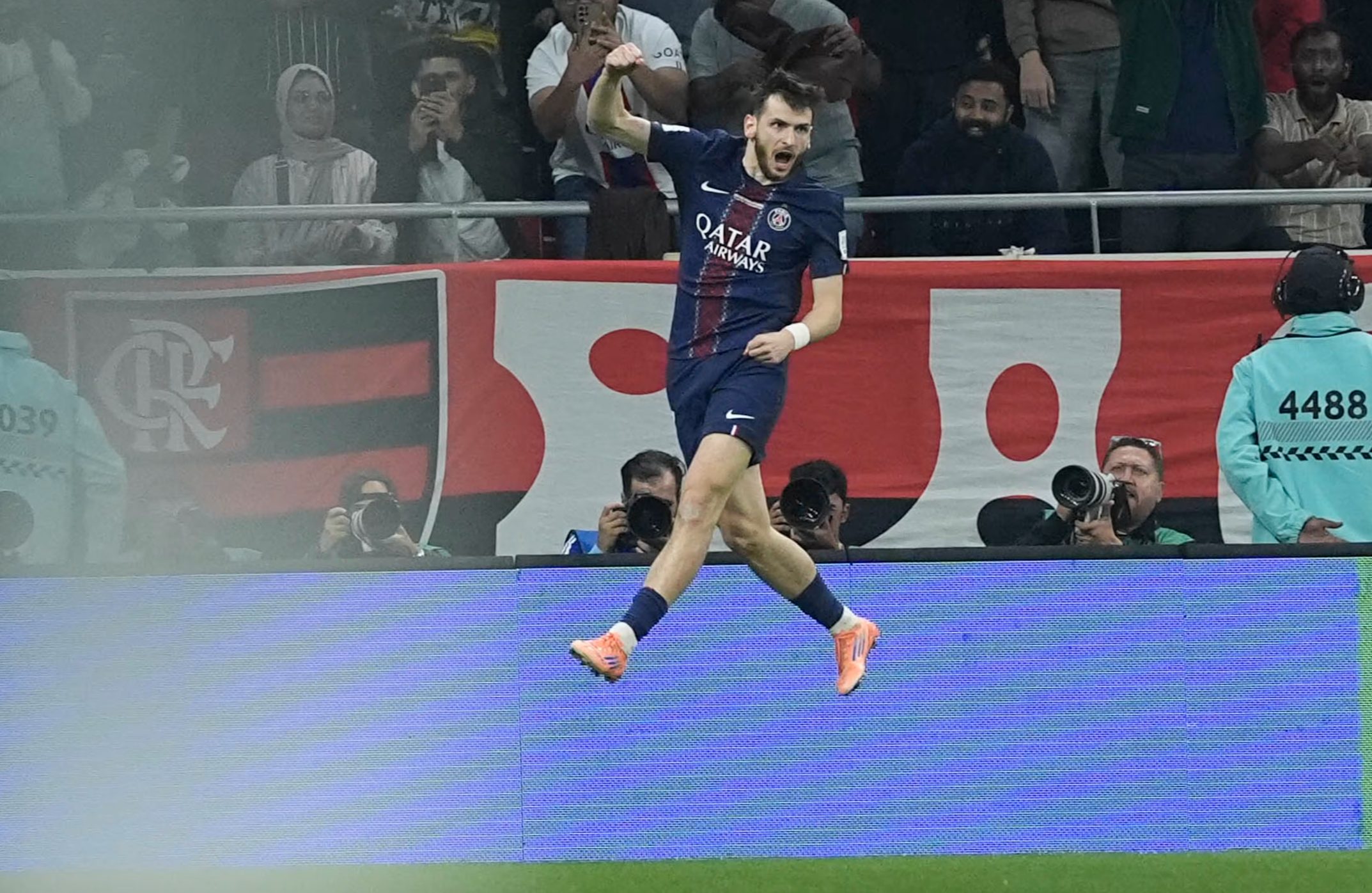 Thủ môn đẩy 4 quả luân lưu, PSG vô địch Intercontinental Cup 2025 2 Thủ môn đẩy 4 quả luân lưu, PSG vô địch Intercontinental Cup 2025 - Ảnh 2.