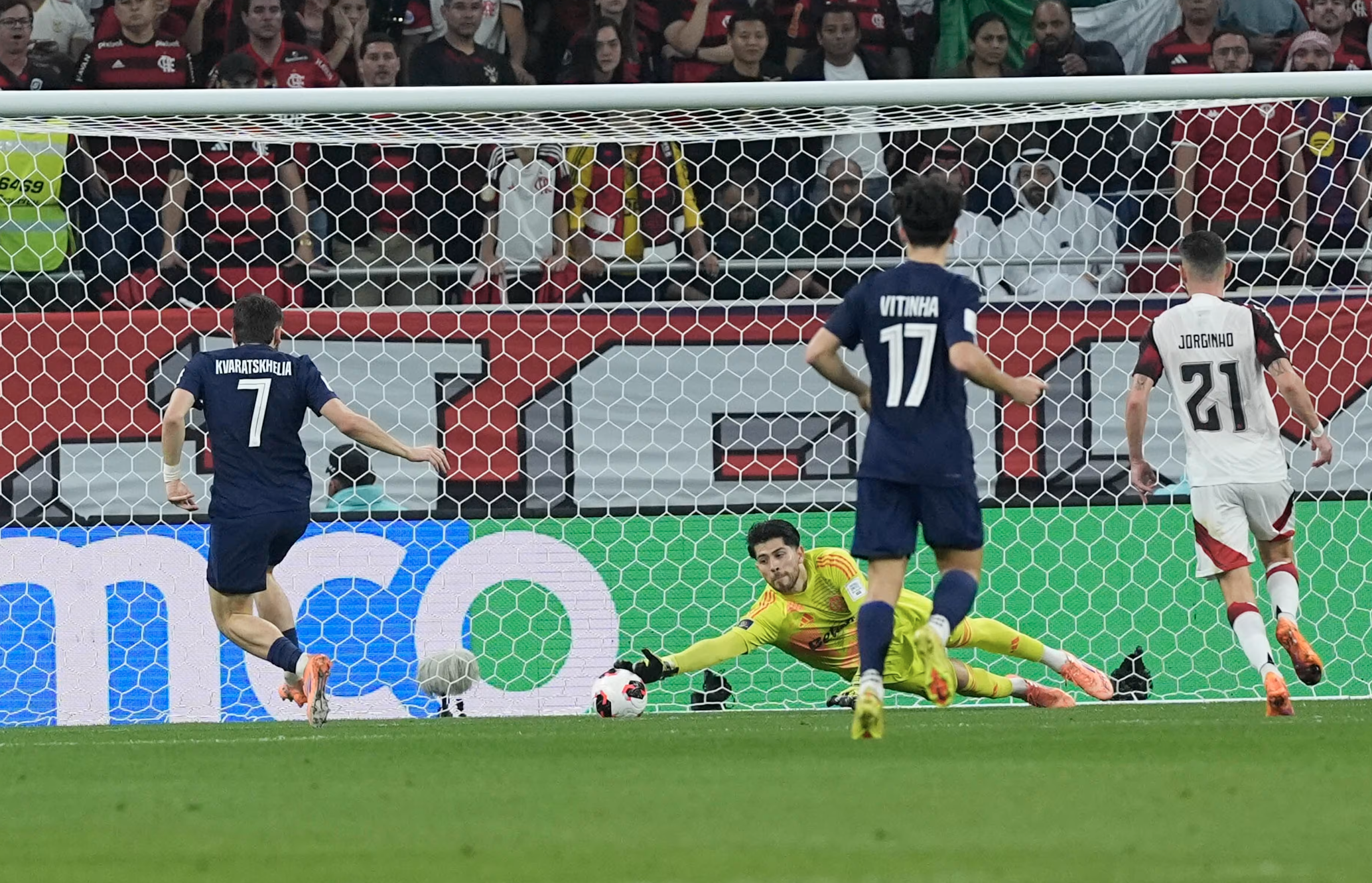 Thủ môn đẩy 4 quả luân lưu, PSG vô địch Intercontinental Cup 2025 3 Thủ môn đẩy 4 quả luân lưu, PSG vô địch Intercontinental Cup 2025 - Ảnh 3.