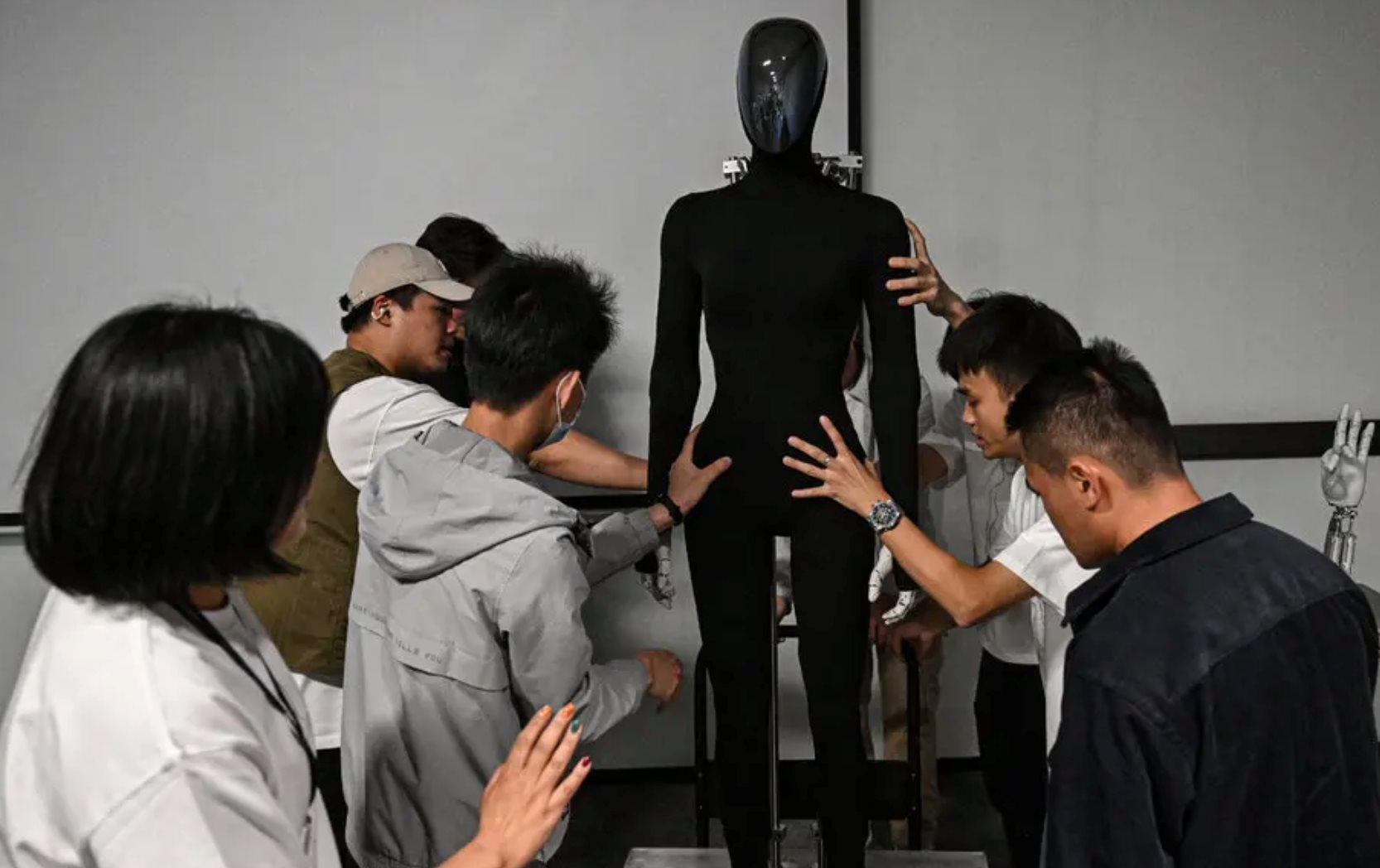 2.000.000 con robot khiến Trung Quốc đối mặt bong bóng công nghệ kỷ lục- Ảnh 4.