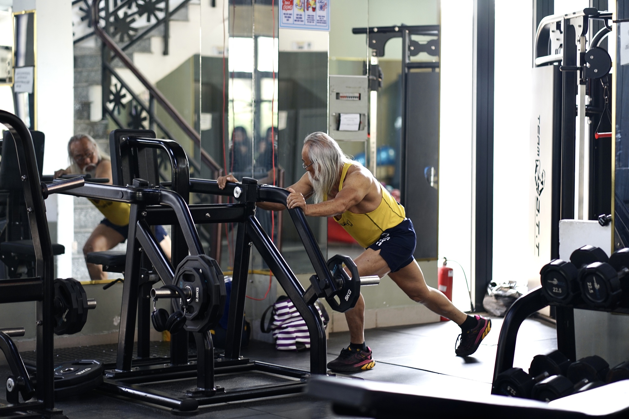 5 giờ sáng của một cụ ông ở TP.HCM khiến cả phòng gym sững sờ- Ảnh 5. 5 giờ sáng của một cụ ông ở TP.HCM khiến cả phòng gym sững sờ- Ảnh 5.