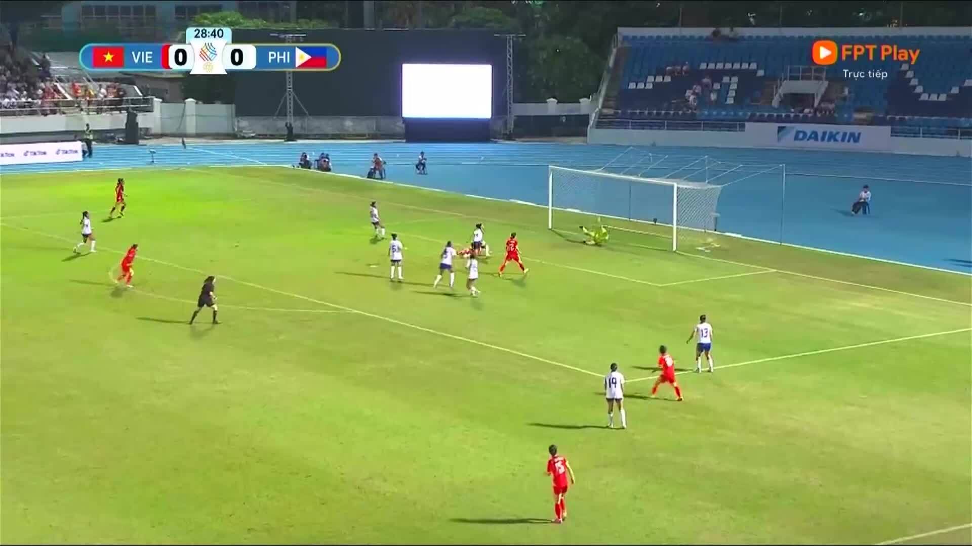 Trọng tài cướp bàn thắng của Bích Thùy