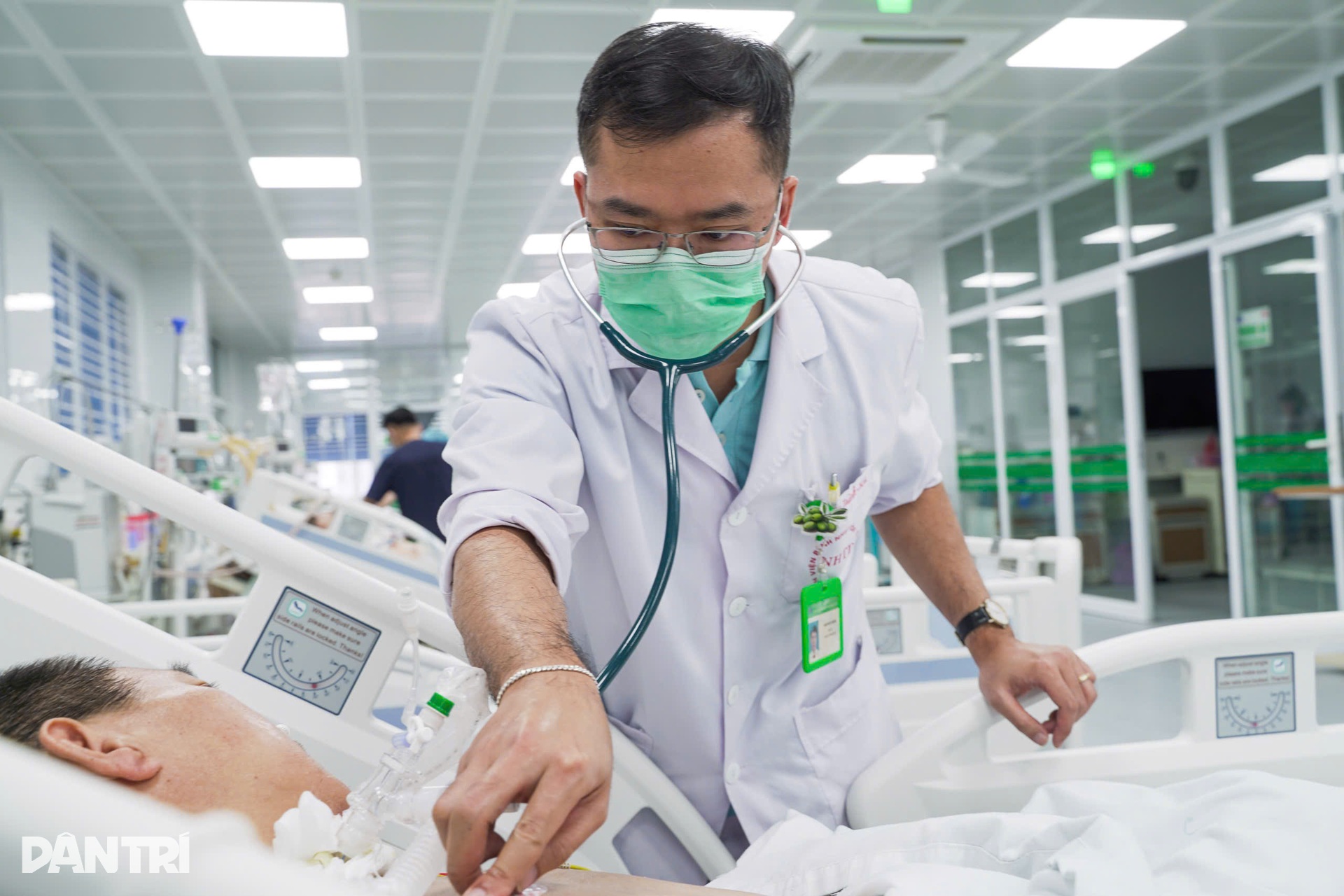 Giữ từng nhịp thở tại nơi điều trị những bệnh nhân nguy kịch vì cúm A - 2 Giữ từng nhịp thở tại nơi điều trị những bệnh nhân nguy kịch vì cúm A - 2