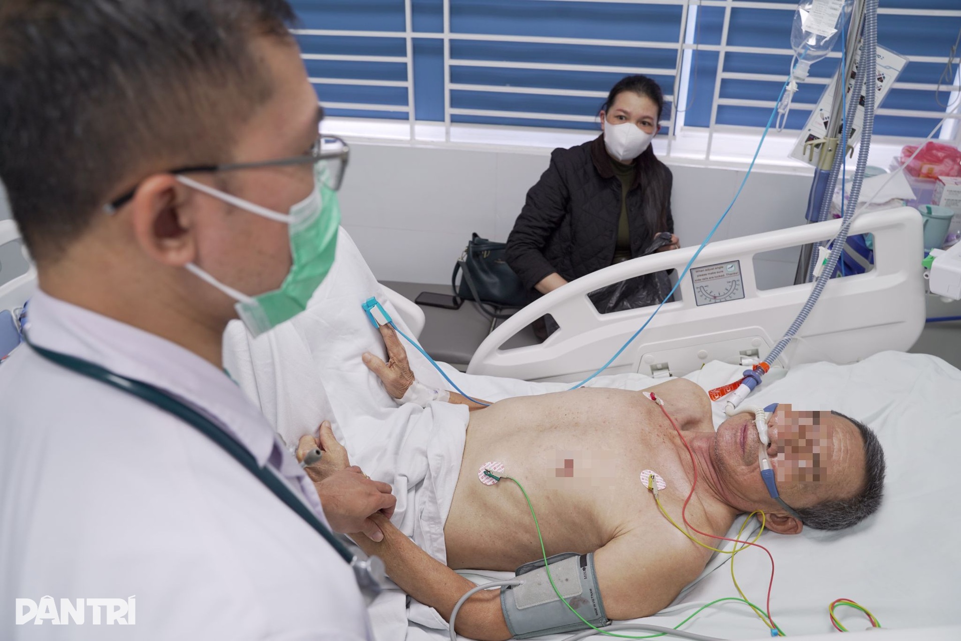 Giữ từng nhịp thở tại nơi điều trị những bệnh nhân nguy kịch vì cúm A - 4 Giữ từng nhịp thở tại nơi điều trị những bệnh nhân nguy kịch vì cúm A - 4