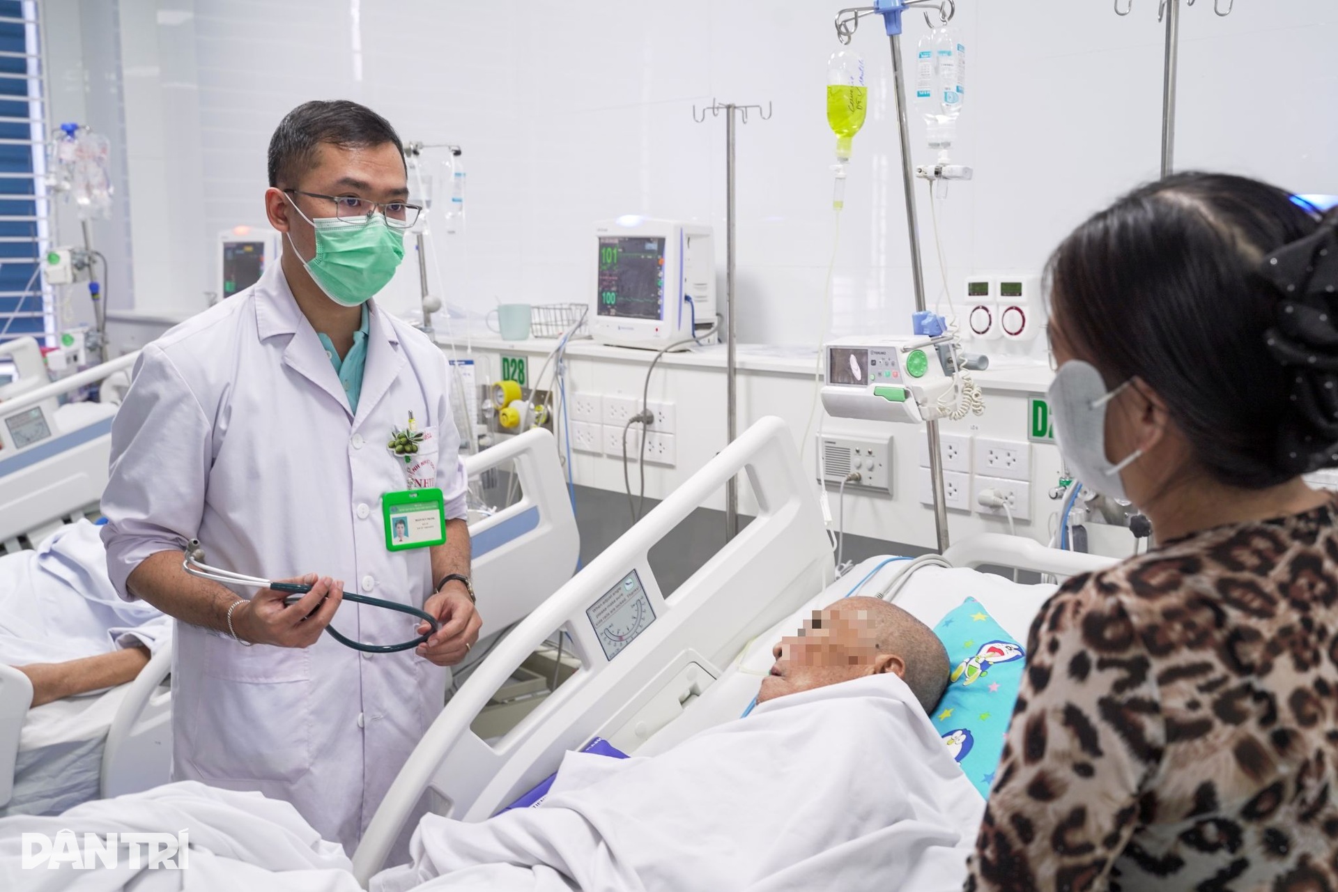 Giữ từng nhịp thở tại nơi điều trị những bệnh nhân nguy kịch vì cúm A - 5 Giữ từng nhịp thở tại nơi điều trị những bệnh nhân nguy kịch vì cúm A - 5