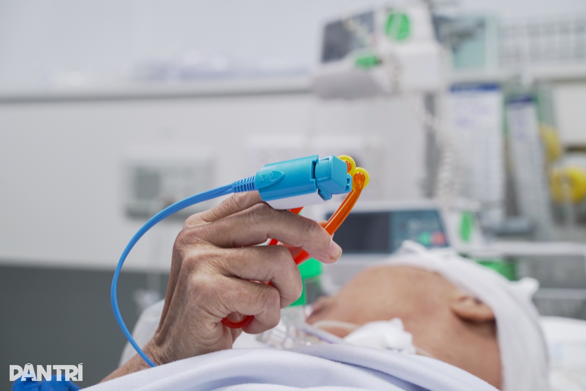 Giữ từng nhịp thở tại nơi điều trị những bệnh nhân nguy kịch vì cúm A - 7 Giữ từng nhịp thở tại nơi điều trị những bệnh nhân nguy kịch vì cúm A - 7