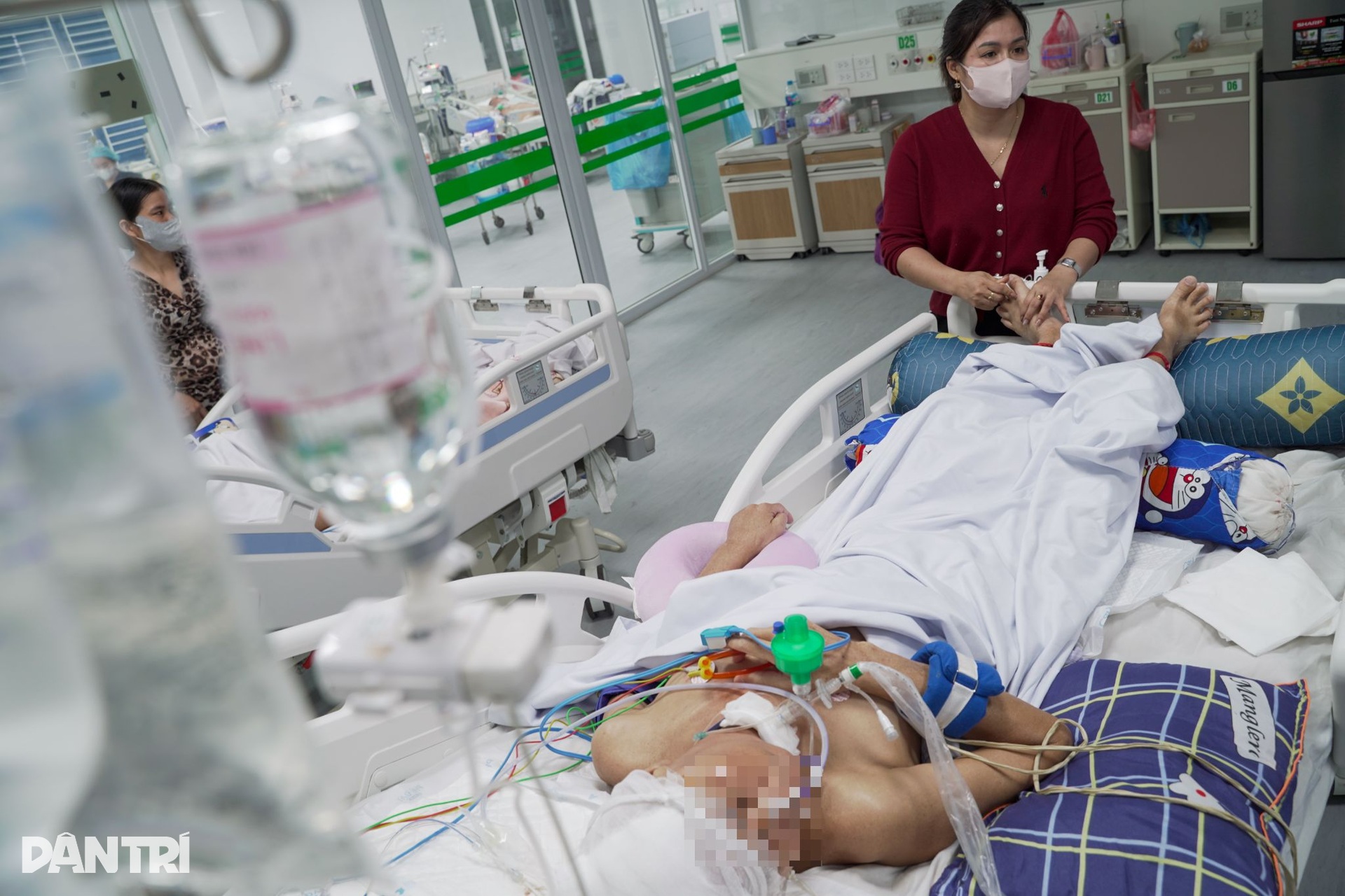 Giữ từng nhịp thở tại nơi điều trị những bệnh nhân nguy kịch vì cúm A - 8 Giữ từng nhịp thở tại nơi điều trị những bệnh nhân nguy kịch vì cúm A - 8