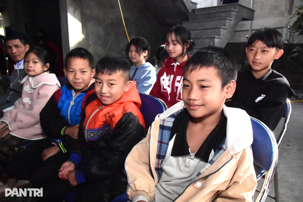 Học bổng yêu thương gieo mầm ước mơ tới trẻ em Chiềng Sinh - 2