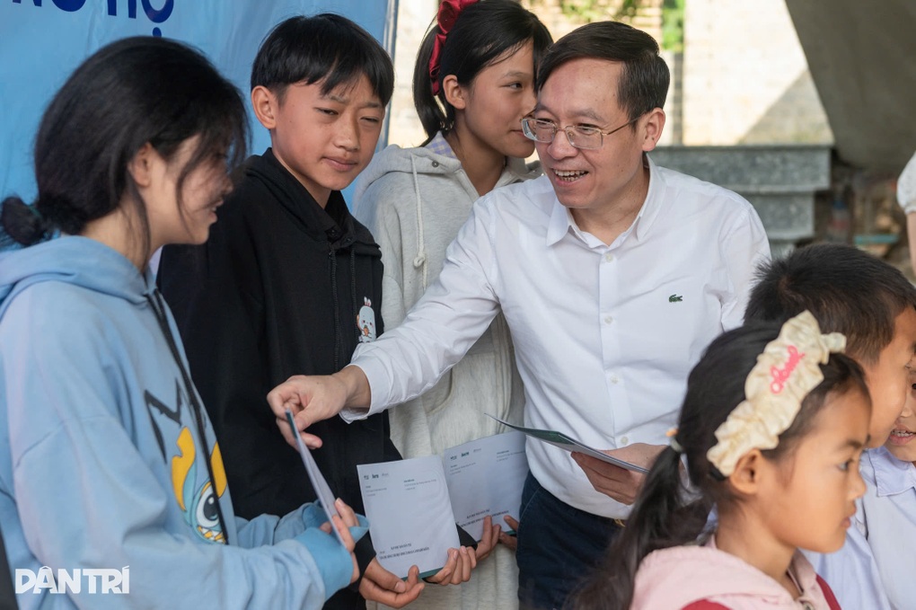 Học bổng yêu thương gieo mầm ước mơ tới trẻ em Chiềng Sinh - 4