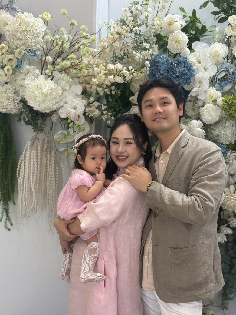 Cháu gái NSND Thanh Lam mới 1 tuổi đã muốn "nối nghiệp" bà ngoại, diện mạo đáng yêu hưởng trọn gen gia đình 6 Gia đình hạnh phúc của Thiện Thanh - con gái chung của diva Thanh Lam và chồng cũ Quốc Trung.