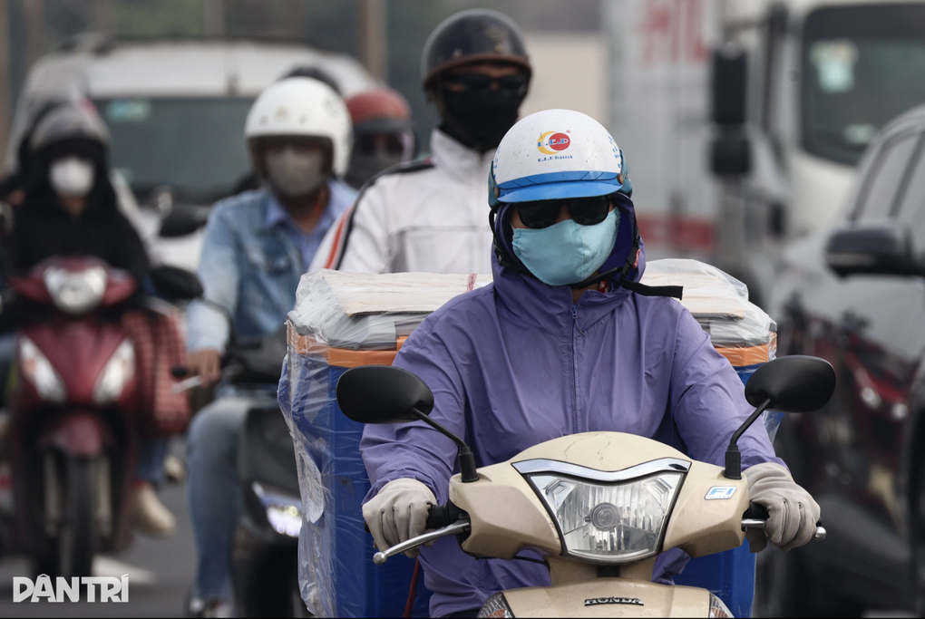 Bầu trời TPHCM mù mịt: Nguy cơ mắc bệnh đường hô hấp, tim mạch - 2