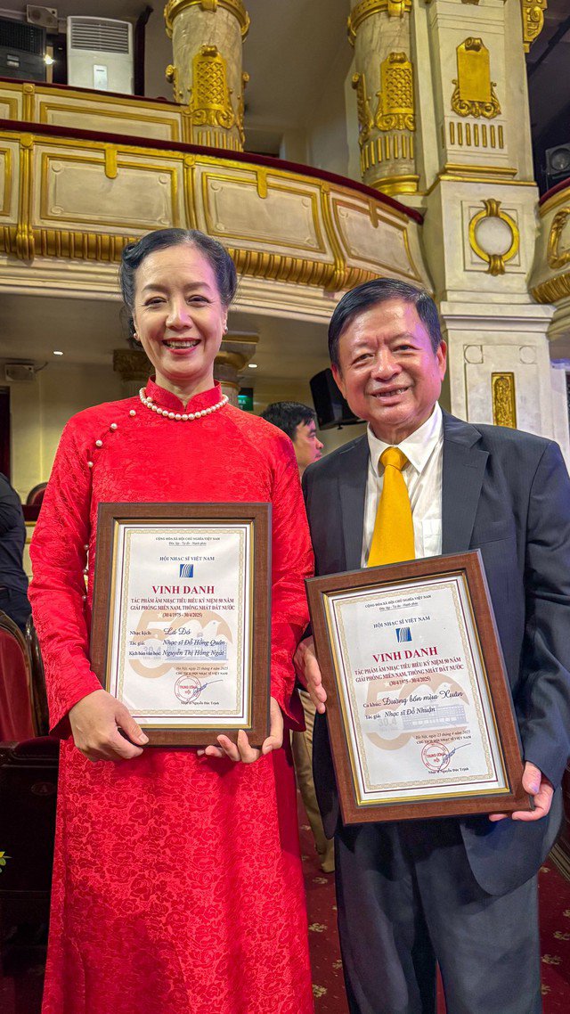 Nữ NSƯT nức danh Hà thành bởi nhan sắc xinh đẹp bất ngờ khoe ảnh hiếm thời trẻ 4 Vợ chồng NSƯT Chiều Xuân và nhạc sĩ Đỗ Hồng Quân.