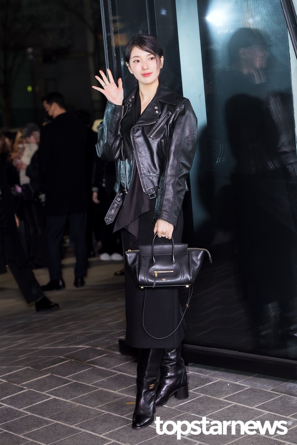 Bộ 3 đỉnh lưu nhan sắc V - Suzy - Park Bo Gum lại phá đảo event Celine! 8 1766036616 706 Bo 3 dinh luu nhan sac V Suzy