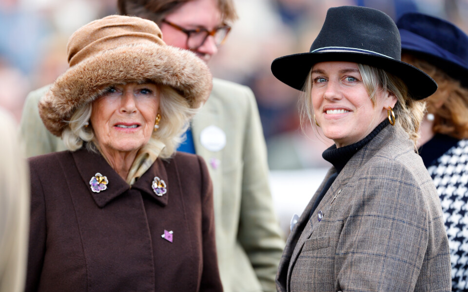 Giáng sinh Hoàng gia và sự vắng mặt của con trai Vương hậu Camilla dưới triều Vua Charles III - Ảnh 6. Giáng sinh Hoàng gia và sự vắng mặt của con trai Vương hậu Camilla dưới triều Vua Charles III - Ảnh 6.