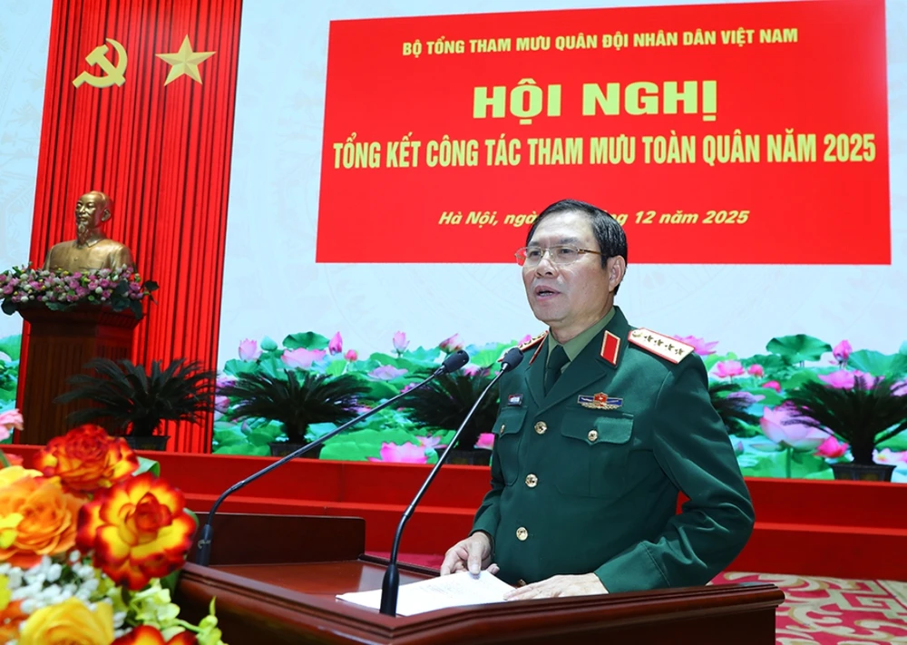 Đại tướng Nguyễn Tân Cương phát biểu kết luận hội nghị. Ảnh: MOD. dai-tuong-nguyen-tan-cuong-quan-ly-nam-chac-tinh-hinh-tren-khong-gian-mang.jpeg