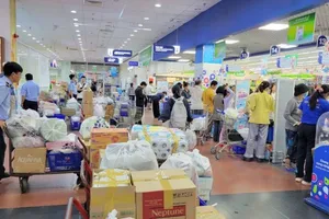 Bão số 13: Siêu thị tăng cường dự trữ hàng hóa, cam kết giữ giá