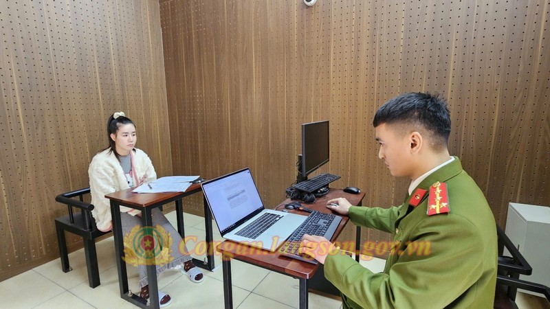 "Bà trùm" Nguyễn Thị Chín sinh năm 1995 cầm đầu đường dây đặc biệt lớn, quy mô lừa đảo trên 7.500 tỷ đồng 2 1766039981 480 Ba trum Nguyen Thi Chin sinh nam 1995 cam dau