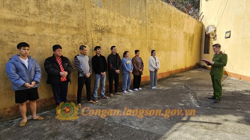 "Bà trùm" Nguyễn Thị Chín sinh năm 1995 cầm đầu đường dây đặc biệt lớn, quy mô lừa đảo trên 7.500 tỷ đồng 4 1766039983 613 Ba trum Nguyen Thi Chin sinh nam 1995 cam dau