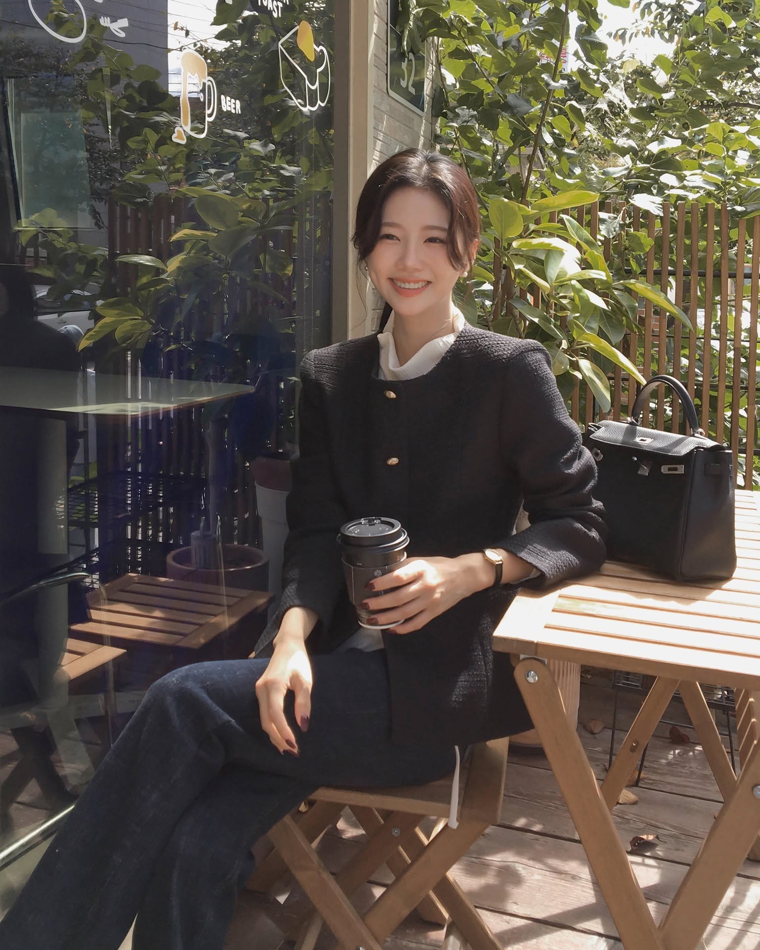 5 Mẫu áo khoác sang trọng nâng tầm phong cách đơn giản - Ảnh 3. 5 Mẫu áo khoác sang trọng nâng tầm phong cách đơn giản - Ảnh 3.