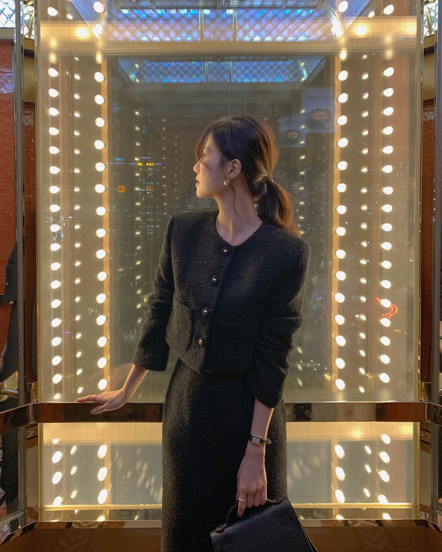 5 Mẫu áo khoác sang trọng nâng tầm phong cách đơn giản - Ảnh 4. 5 Mẫu áo khoác sang trọng nâng tầm phong cách đơn giản - Ảnh 4.