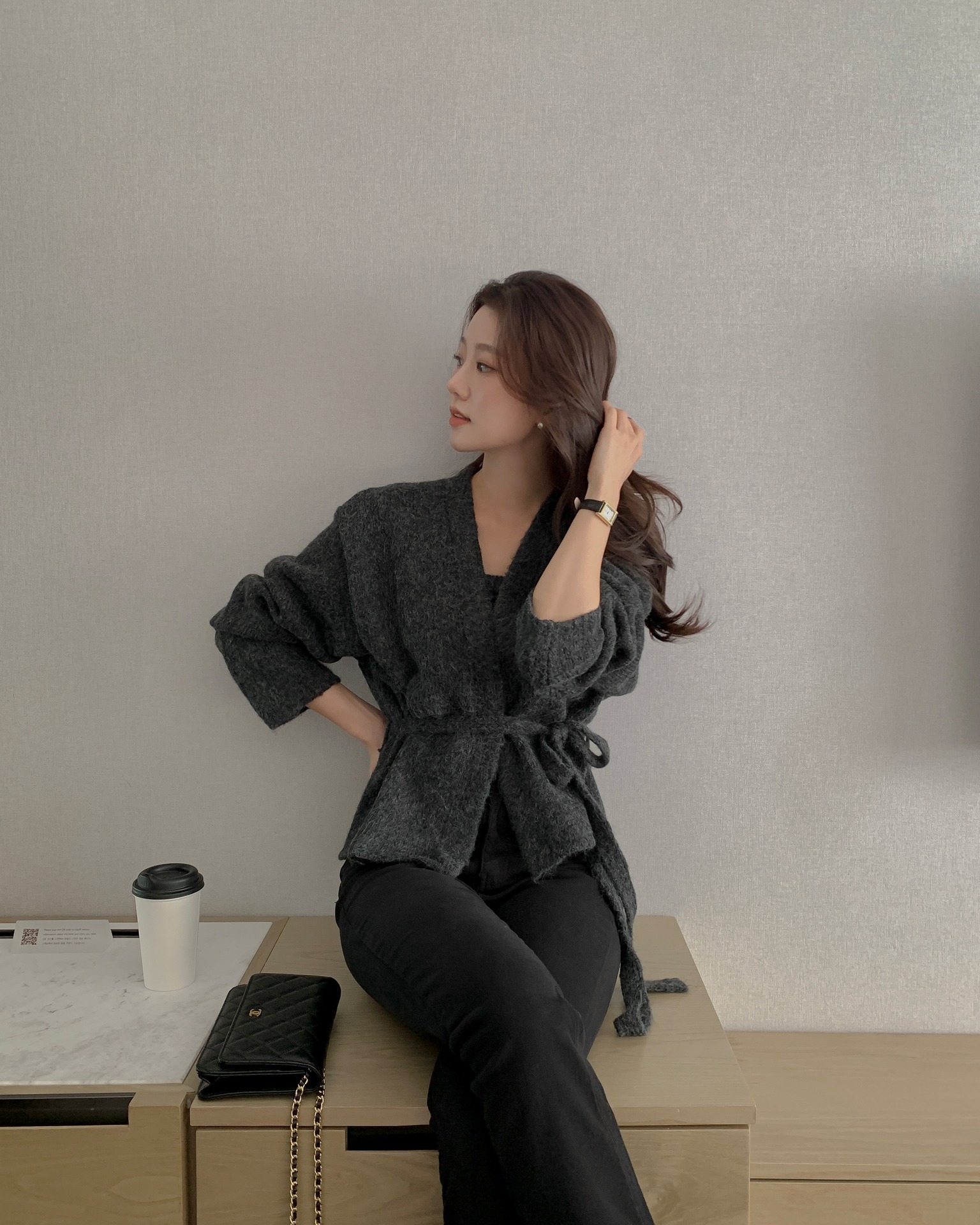 5 Mẫu áo khoác sang trọng nâng tầm phong cách đơn giản - Ảnh 12. 5 Mẫu áo khoác sang trọng nâng tầm phong cách đơn giản - Ảnh 12.