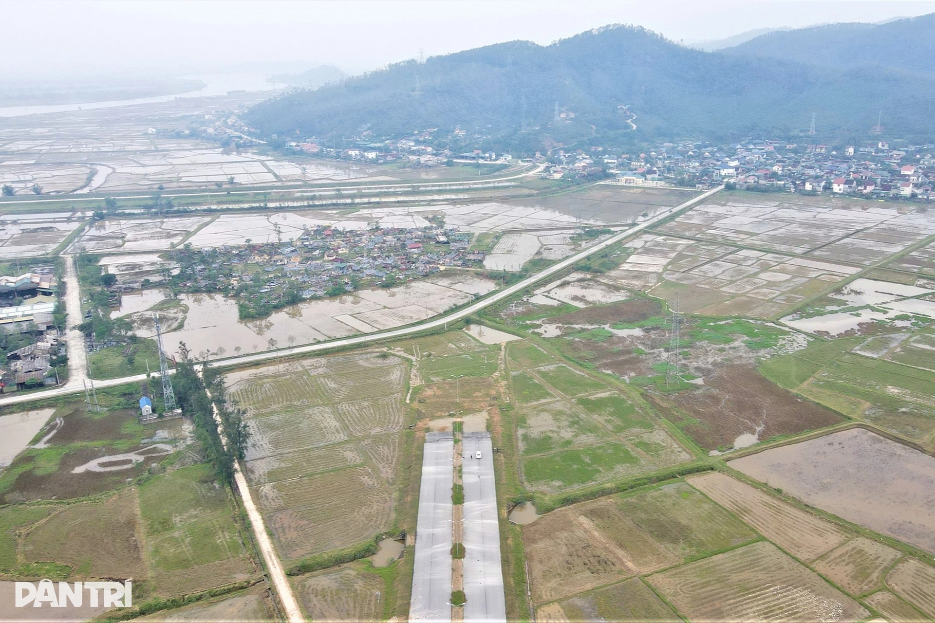 Thuê “thần đèn” dời cổng đền hơn 200 tuổi, đường trăm tỷ vẫn cụt 2 đầu - 6