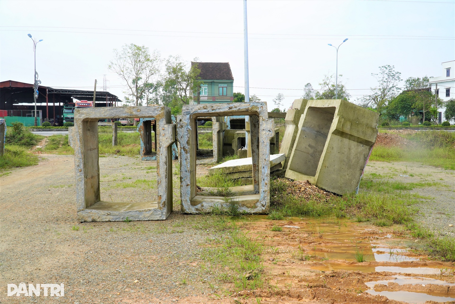 Thuê “thần đèn” dời cổng đền hơn 200 tuổi, đường trăm tỷ vẫn cụt 2 đầu - 7