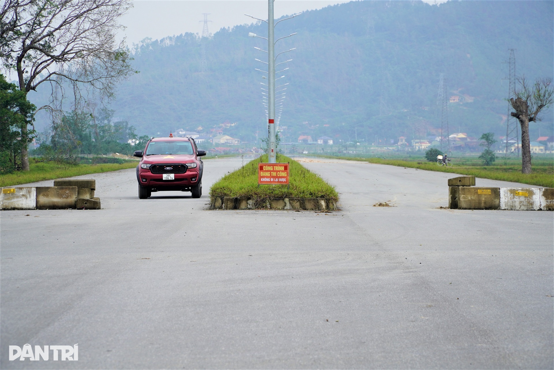 Thuê “thần đèn” dời cổng đền hơn 200 tuổi, đường trăm tỷ vẫn cụt 2 đầu - 9