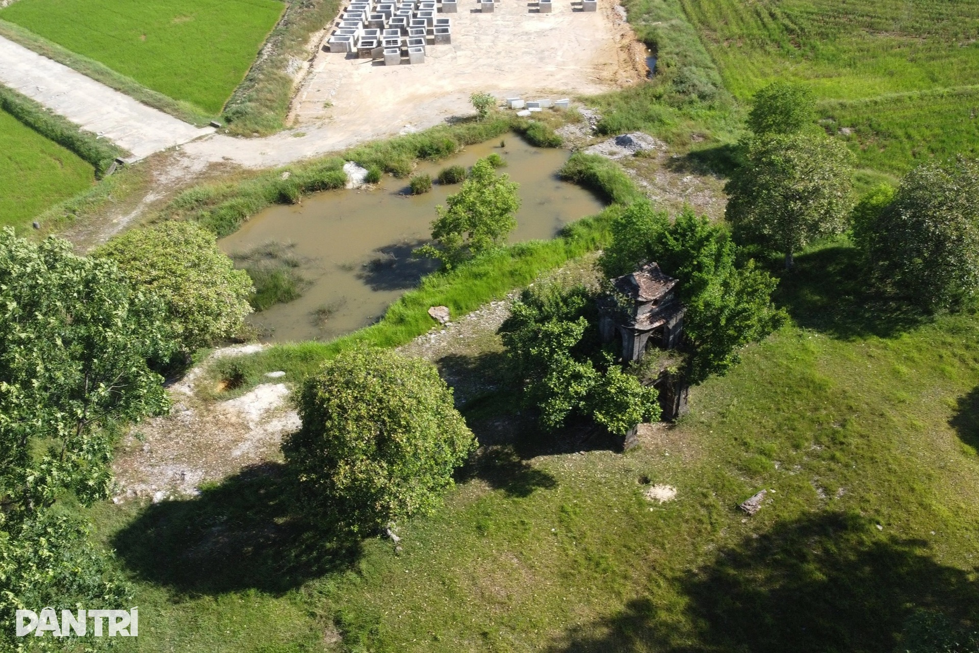 Thuê “thần đèn” dời cổng đền hơn 200 tuổi, đường trăm tỷ vẫn cụt 2 đầu - 12