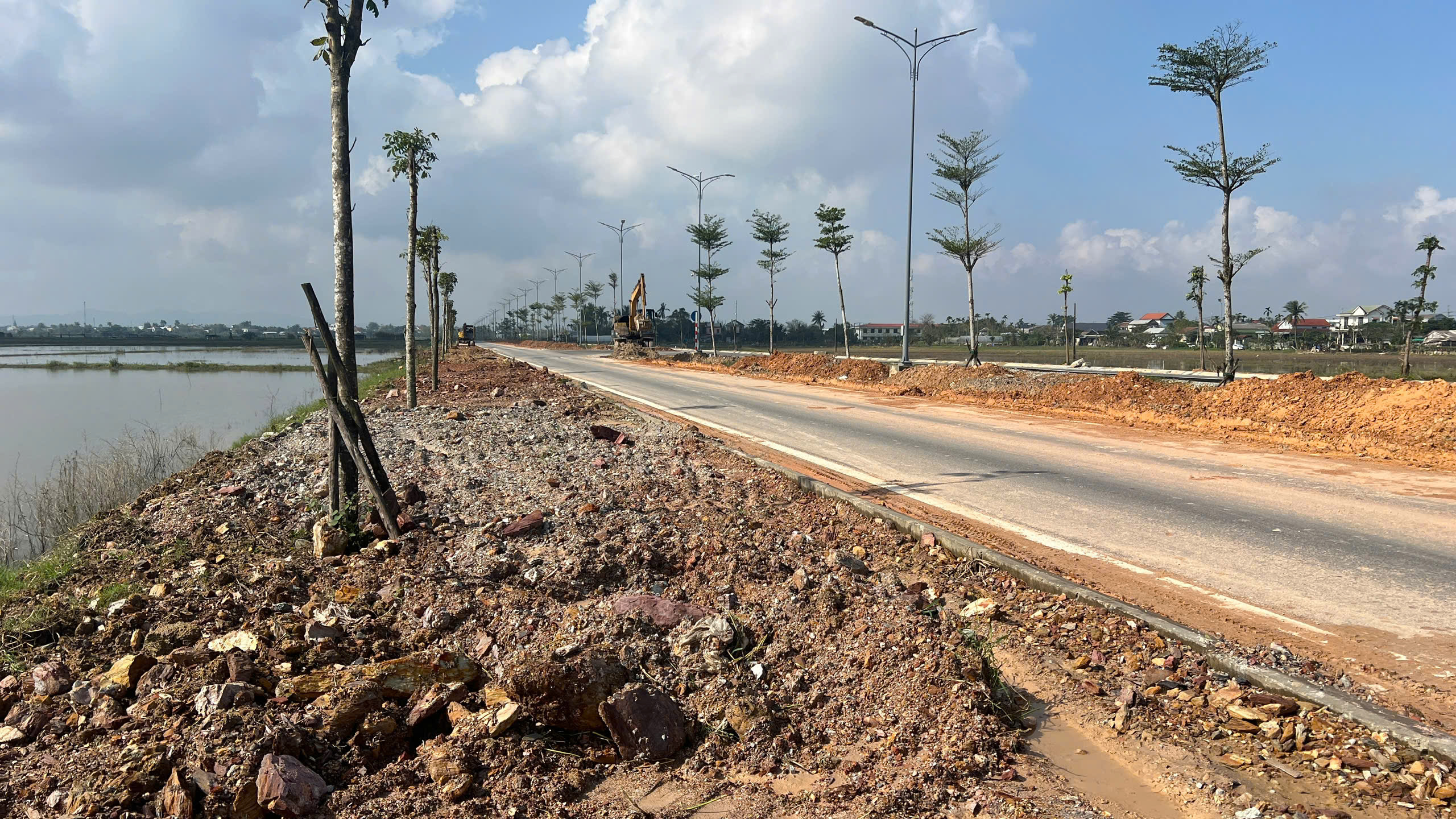 Nhà thầu sử dụng vật liệu lạ tại TP Huế: Khắc phục hậu quả ra sao? - Ảnh 3. Nhà thầu sử dụng vật liệu lạ tại TP Huế: Khắc phục hậu quả ra sao? - Ảnh 3.