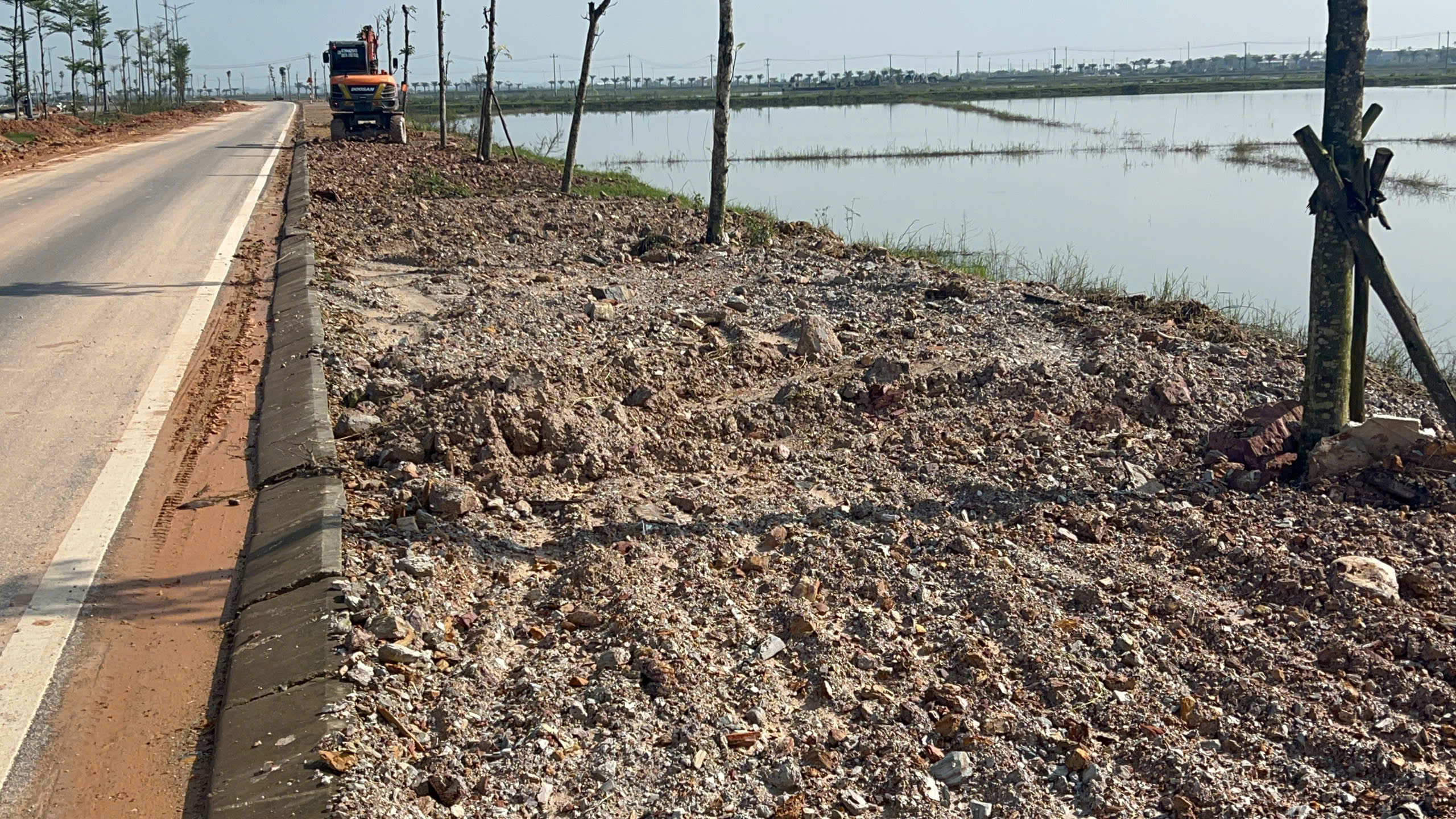 Nhà thầu sử dụng vật liệu lạ tại TP Huế: Khắc phục hậu quả ra sao? - Ảnh 6. Nhà thầu sử dụng vật liệu lạ tại TP Huế: Khắc phục hậu quả ra sao? - Ảnh 6.