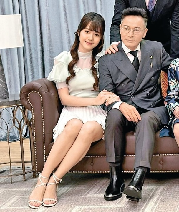 Nam diễn viên 61 tuổi cứ đóng phim là yêu Hoa hậu, vừa chia tay mỹ nhân 2K2 liền đến bên người đẹp 95?- Ảnh 2.