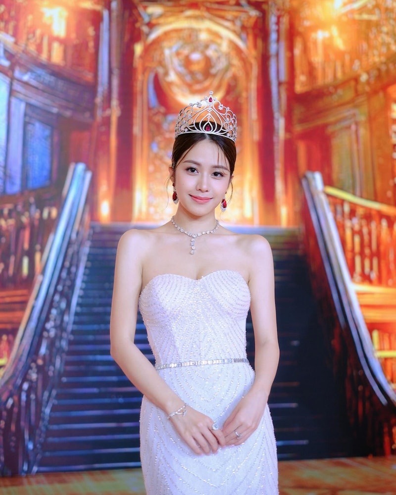 Nam diễn viên 61 tuổi cứ đóng phim là yêu Hoa hậu, vừa chia tay mỹ nhân 2K2 liền đến bên người đẹp 95?- Ảnh 7.