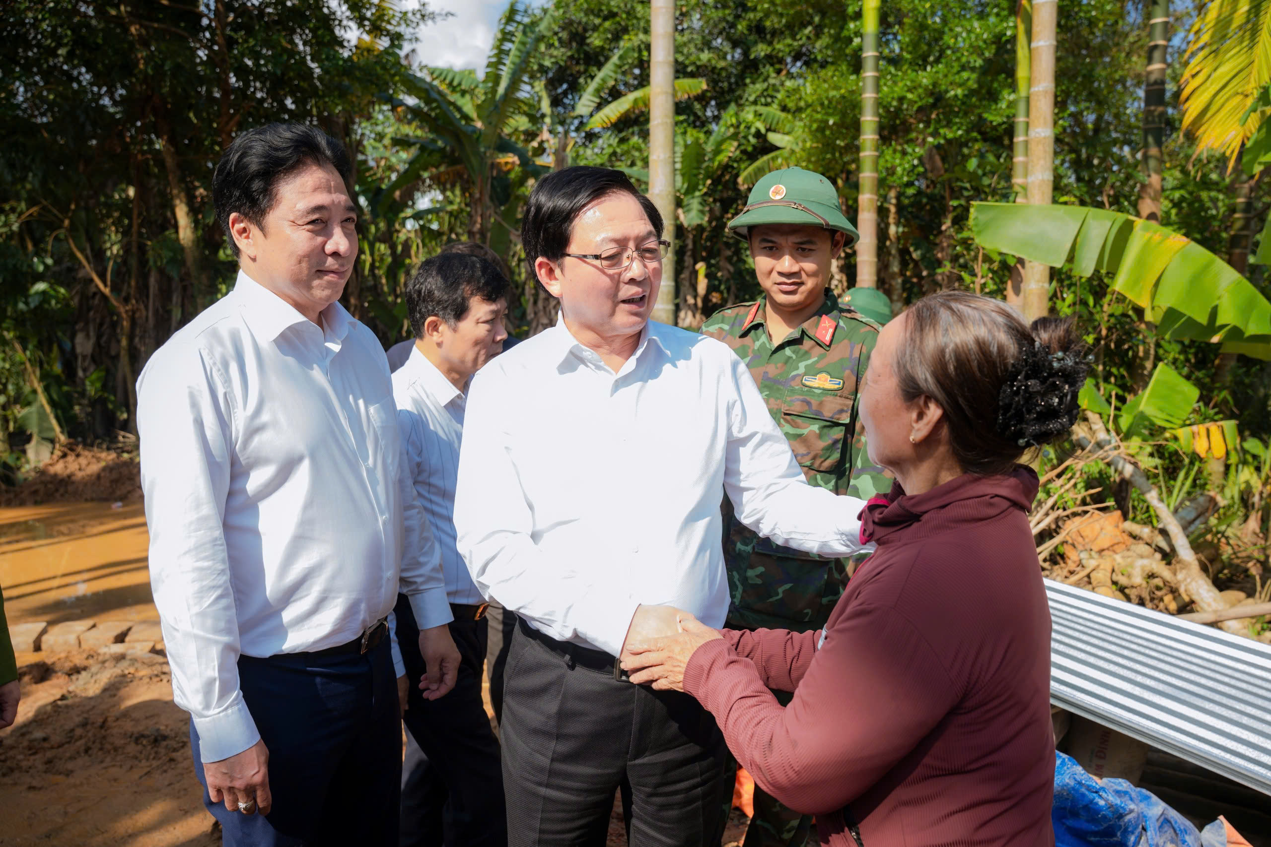 Phó thủ tướng Hồ Quốc Dũng chúc mừng Giáng sinh đồng bào Công giáo tại Huế 2 Phó thủ tướng Hồ Quốc Dũng chúc mừng giáng sinh đồng bào công giáo tại Huế - Ảnh 2.