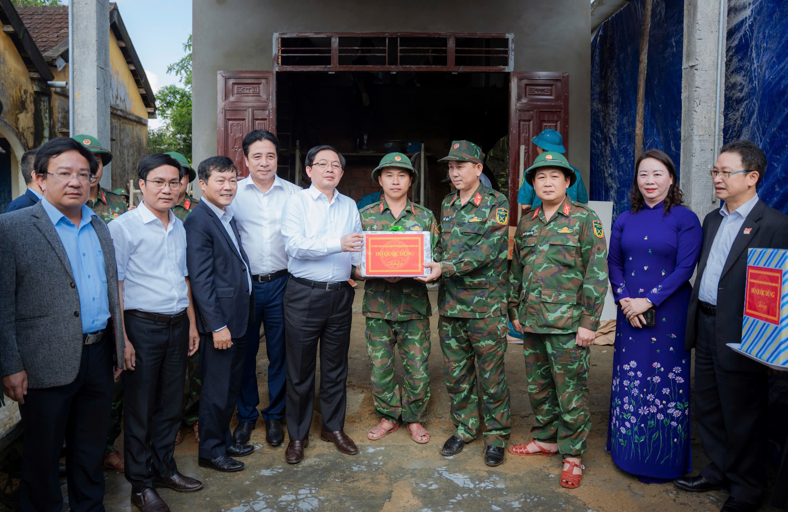 Phó thủ tướng Hồ Quốc Dũng chúc mừng Giáng sinh đồng bào Công giáo tại Huế 3 Phó thủ tướng Hồ Quốc Dũng chúc mừng giáng sinh đồng bào công giáo tại Huế - Ảnh 3.