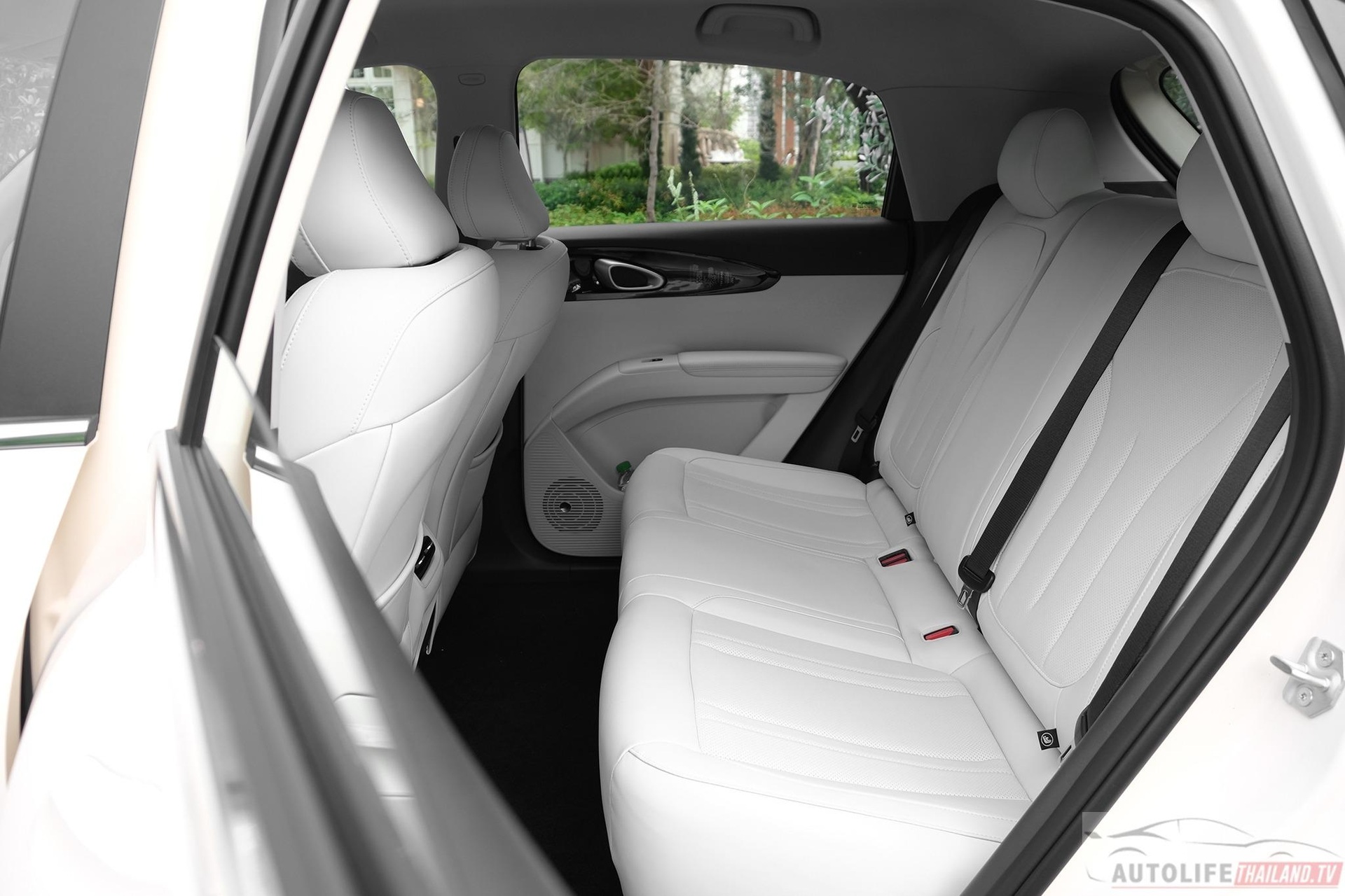 Ô tô điện ăn khách nhất Trung Quốc sắp về Việt Nam, đi 400km/lần sạc - 10 Ô tô điện ăn khách nhất Trung Quốc sắp về Việt Nam, đi 400km/lần sạc - 10