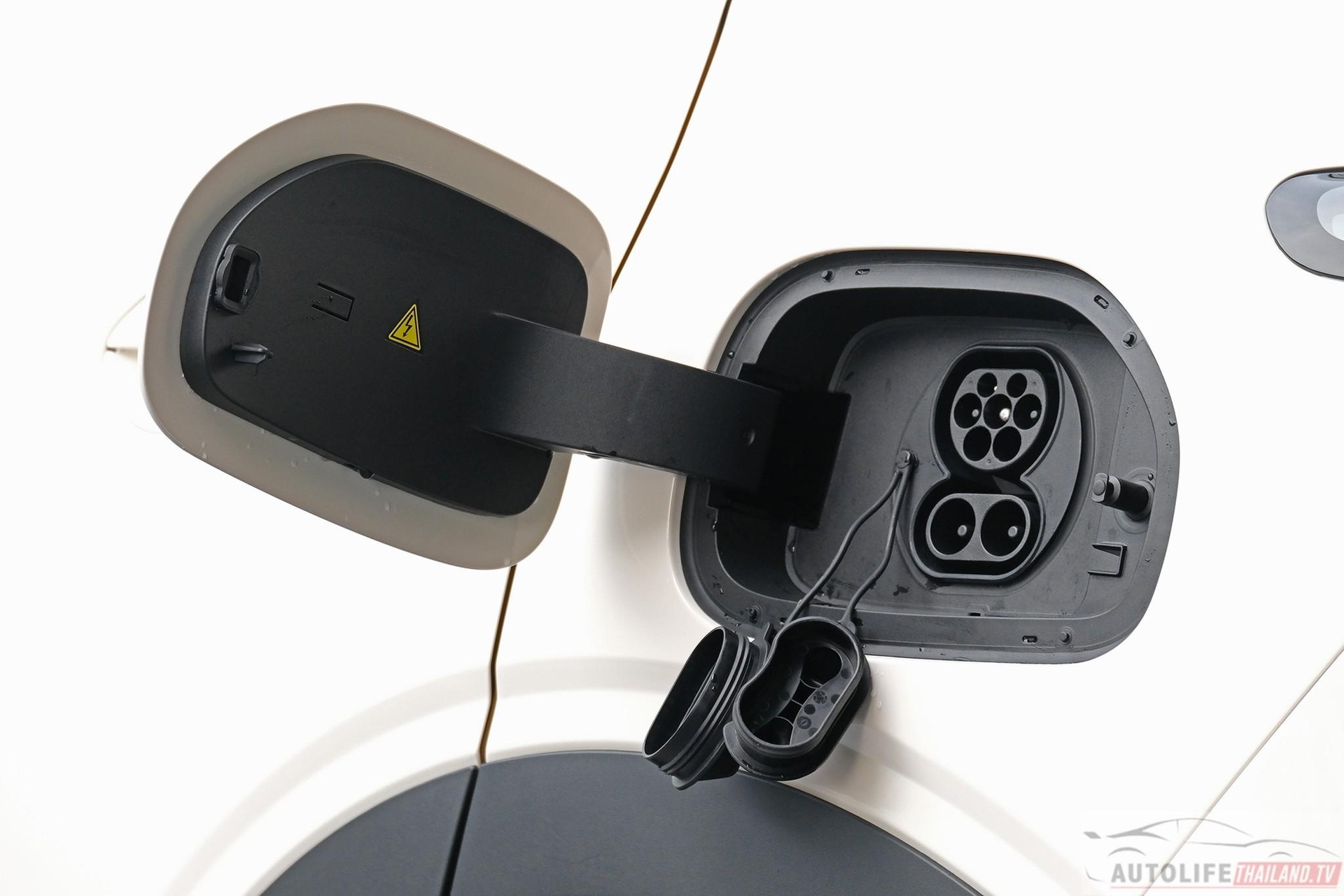 Ô tô điện ăn khách nhất Trung Quốc sắp về Việt Nam, đi 400km/lần sạc - 13 Ô tô điện ăn khách nhất Trung Quốc sắp về Việt Nam, đi 400km/lần sạc - 13